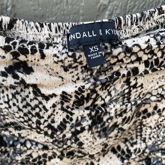Kendall & Kylie snake print top. Size XS. - Picture 3 of 3